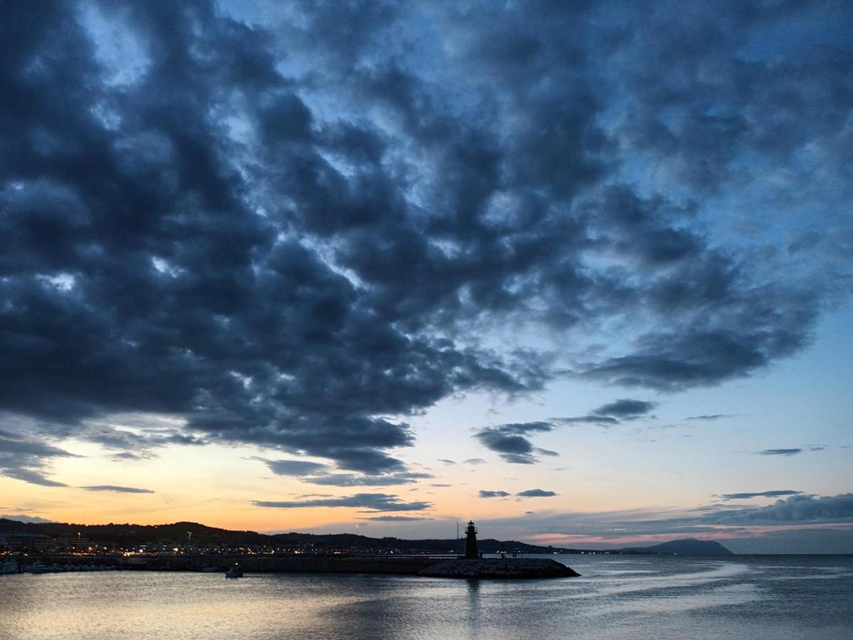 Bouganville A Apartament B&B Civitanova Marche Kültér fotó