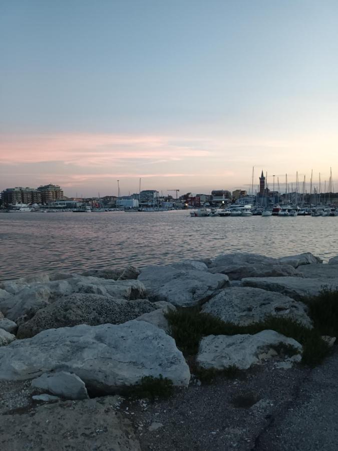 Bouganville A Apartament B&B Civitanova Marche Kültér fotó