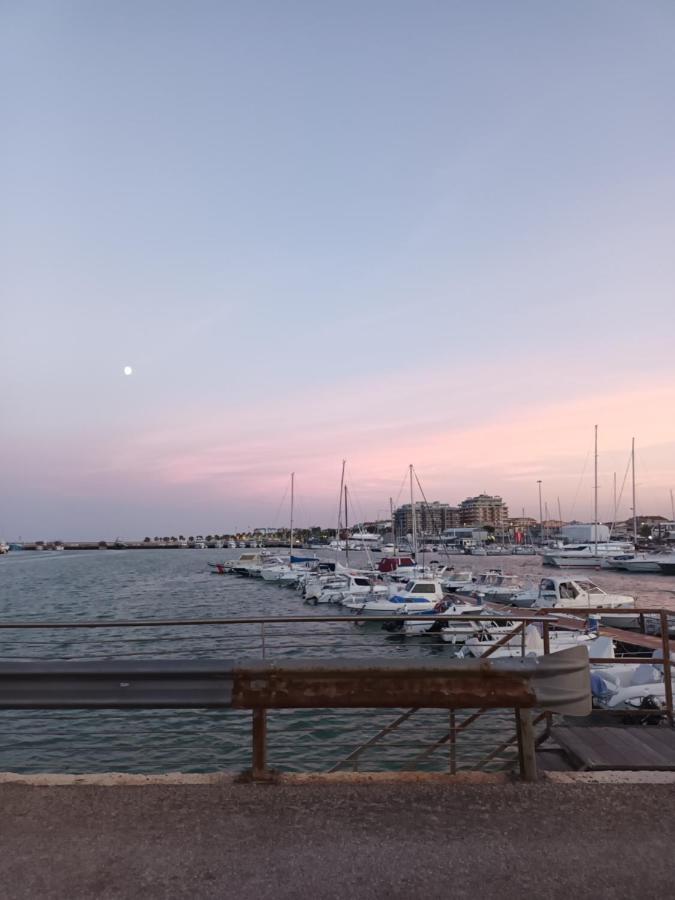 Bouganville A Apartament B&B Civitanova Marche Kültér fotó